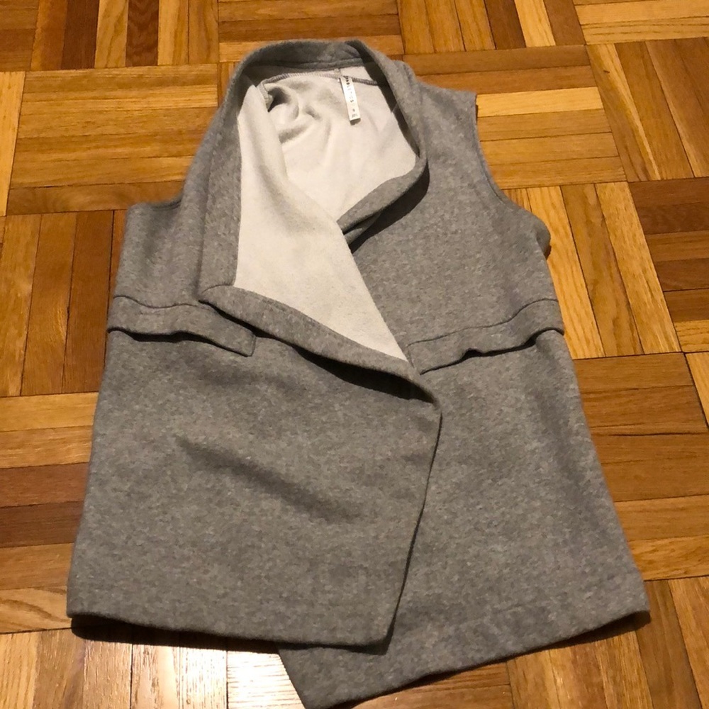 Fabletics sweatshirt vest size small